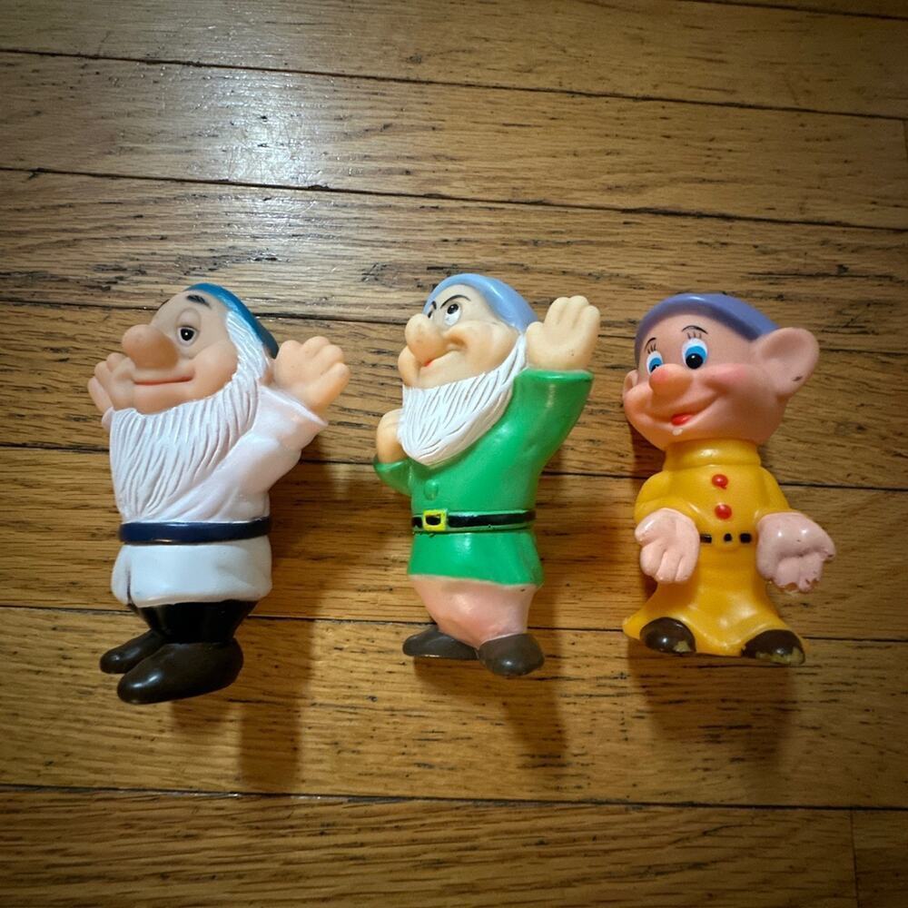 Vintage 5" Disney Snow White & Seven Dwarf Squeak Toy HONG KONG